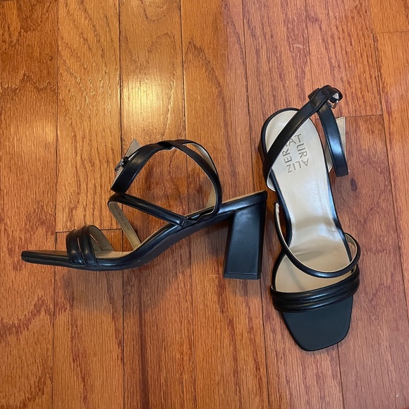 Naturalizer Rizzo Sandal - Picture 2 of 6
